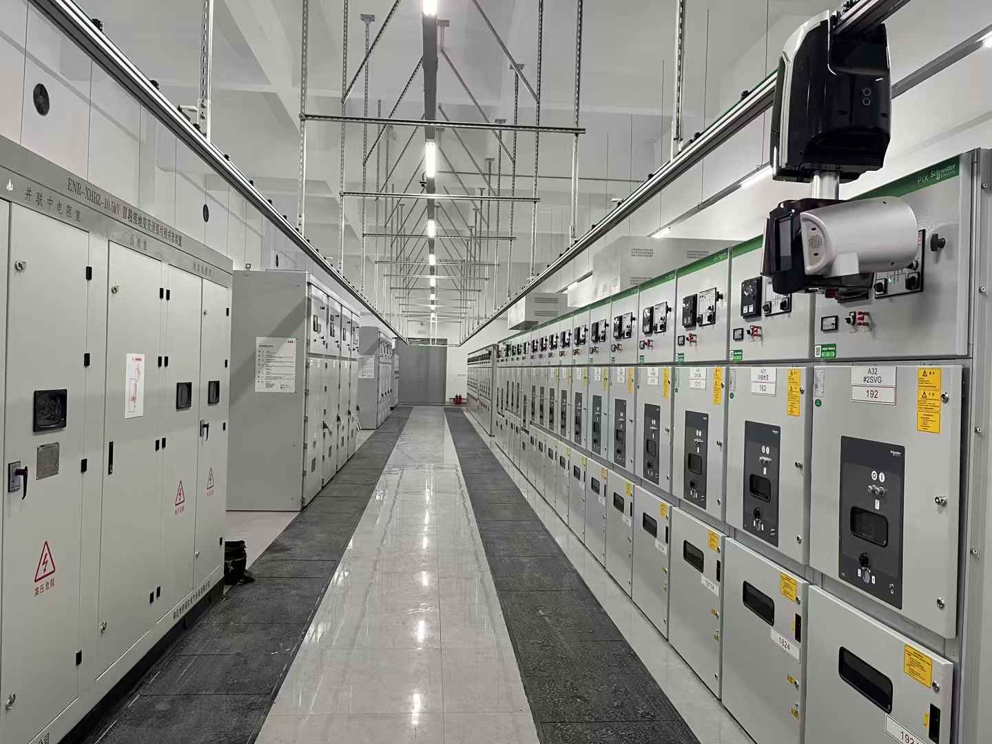 Complete set of grounding transformer and arc suppression coil device